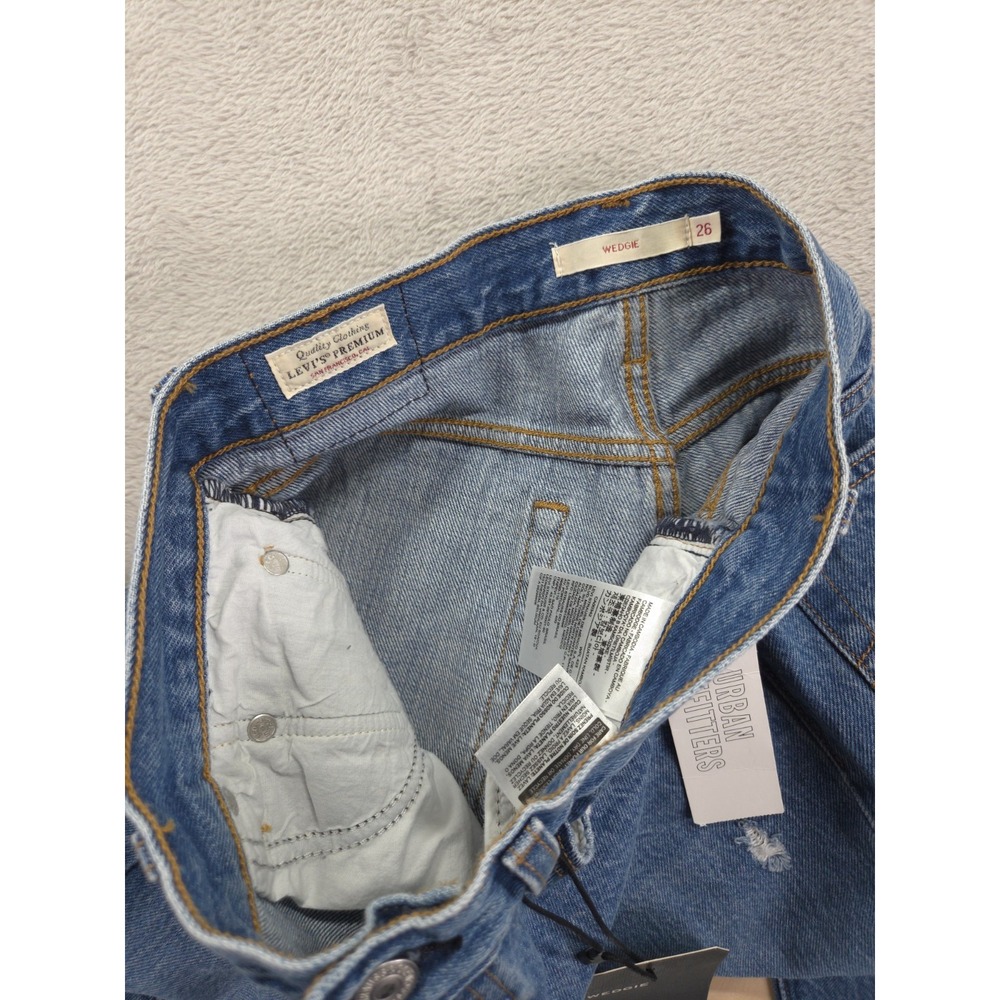 New‎ Levis Wedgie Straight Jeans Womens 26 Blue Denim Distressed - Picture 6 of 8